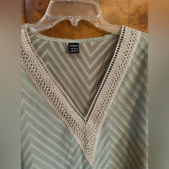 Chevron striped eye lit lace blouse - Picture 2 of 9